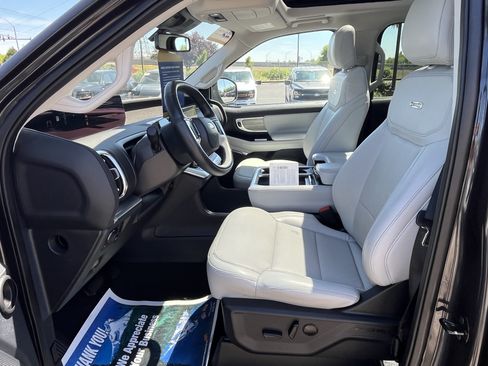 Certified 2025 Ford Expedition Max Platinum w/ Driver's Package AWD/4WD image 8