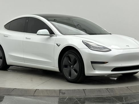 Used 2020 Tesla Model 3 Standard Range Plus image 3