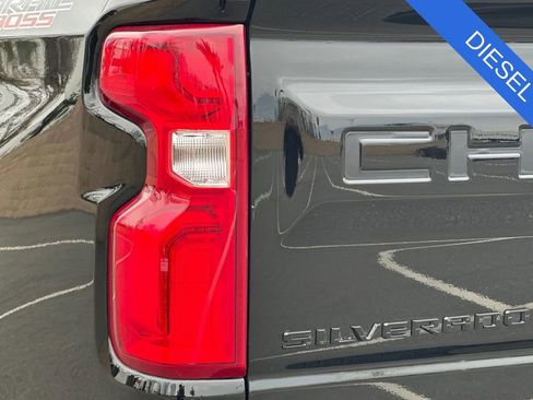 Used 2025 Chevrolet Silverado 1500 LT Trail Boss w/ LPO, Dark Essentials Package AWD/4WD image 30