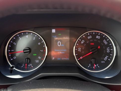 Used 2022 Toyota RAV4 XLE Premium AWD/4WD image 10