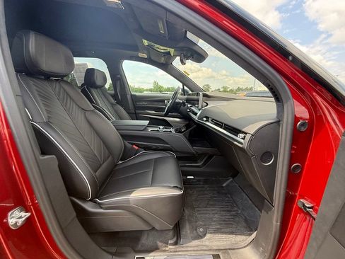 Certified 2026 Cadillac Vistiq Platinum w/ LPO, Floor Liner Package AWD/4WD image 34