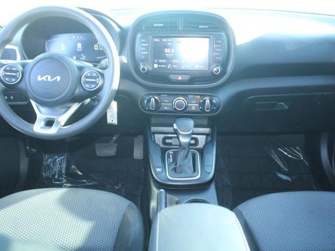 Used 2023 Kia Soul LX image 12