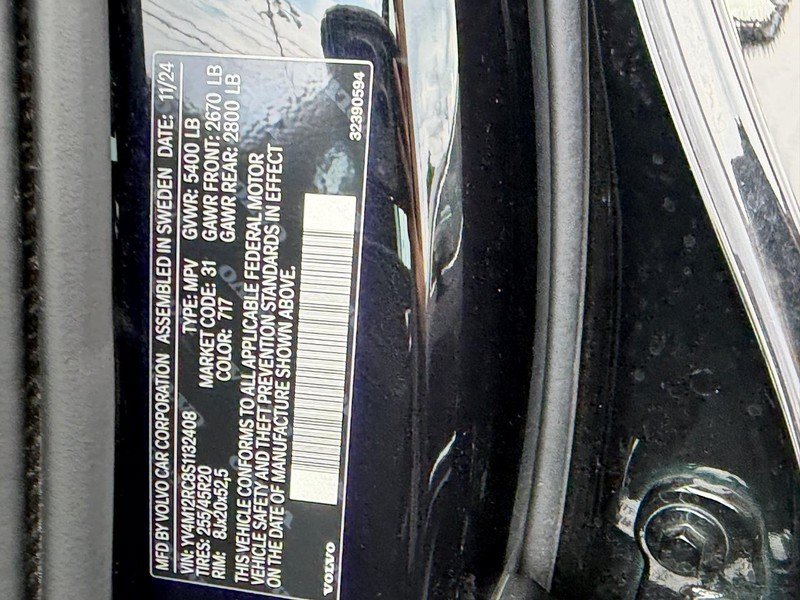 Certified 2025 Volvo XC60 B5 Plus AWD/4WD image 23