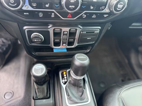 Used 2023 Jeep Gladiator Willys image 15