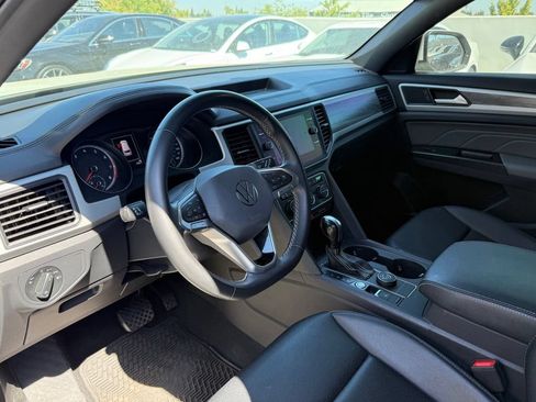 Used 2021 Volkswagen Atlas Cross Sport SE AWD/4WD image 2