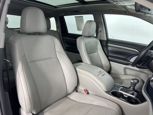 Used 2018 Toyota Highlander Limited Platinum image 26