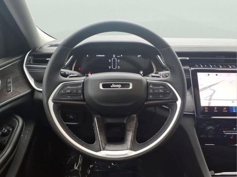 Used 2023 Jeep Grand Cherokee L Limited AWD/4WD image 19