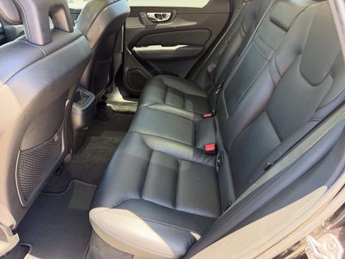 Used 2018 Volvo XC60 T5 Momentum AWD/4WD image 16