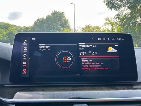 Used 2022 BMW 530i xDrive w/ Premium Package image 17