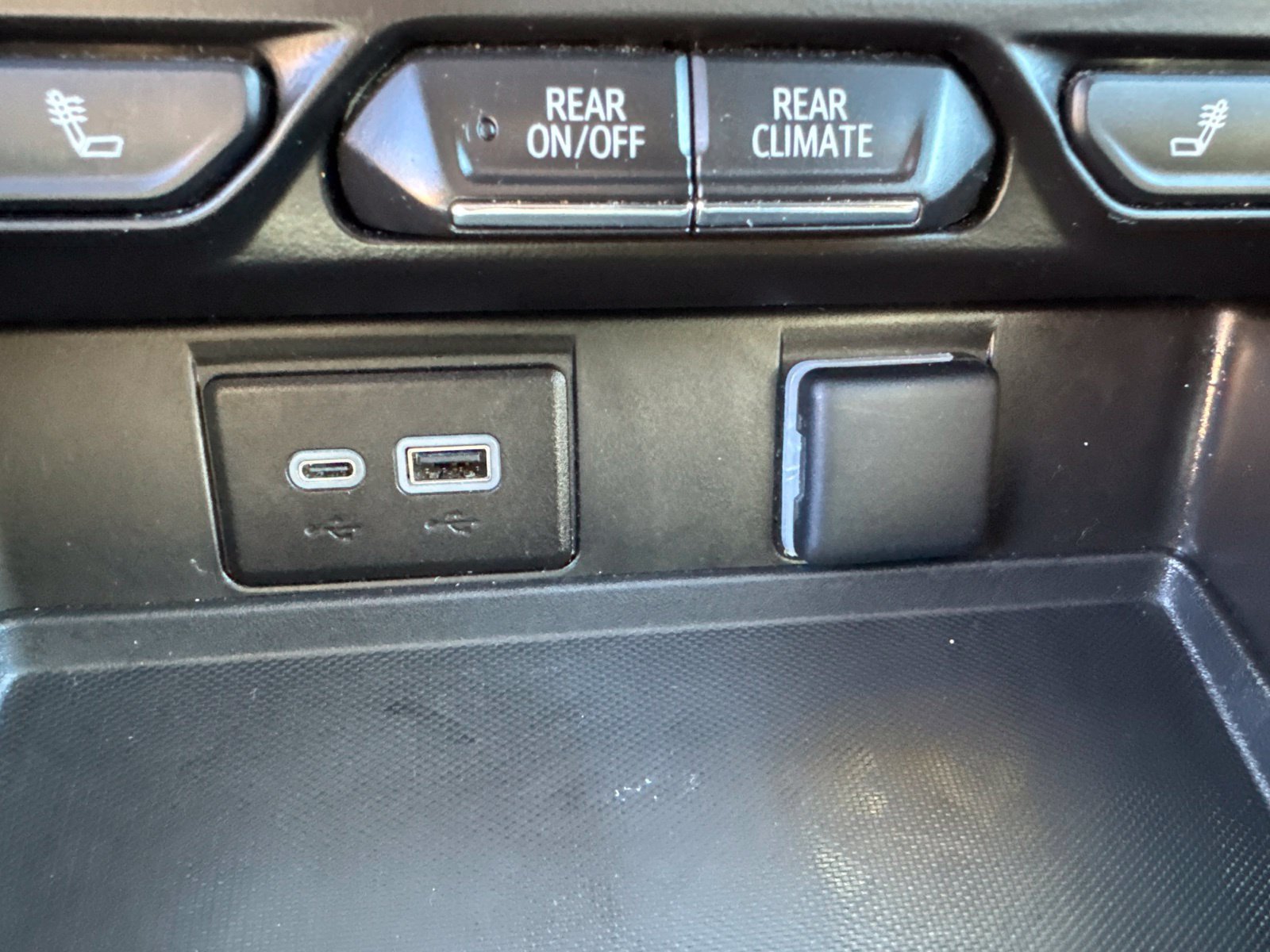 Used 2024 Chevrolet Tahoe LT AWD/4WD image 32