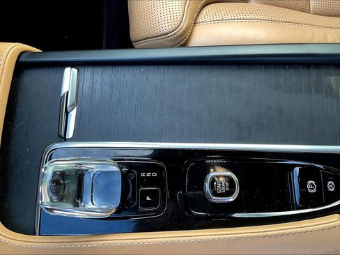 Used 2023 Volvo XC90 T8 Ultimate w/ Lounge Package image 20