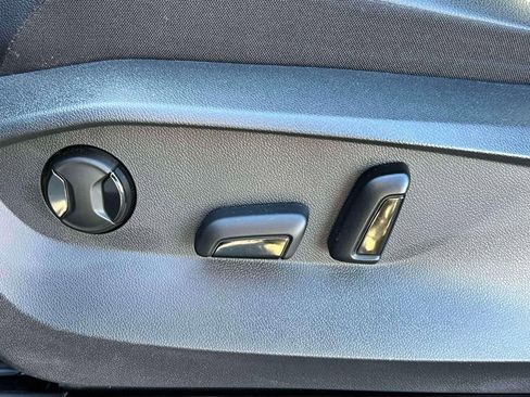 Used 2022 Volkswagen Tiguan SE image 18