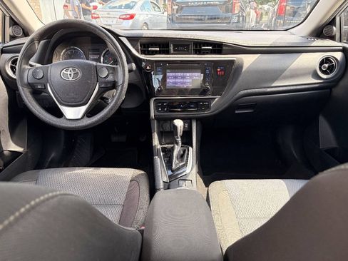 Used 2018 Toyota Corolla LE FWD image 30