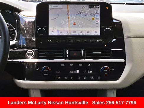 Used 2024 Nissan Pathfinder SL w/ Lighting Package (N92) FWD image 18