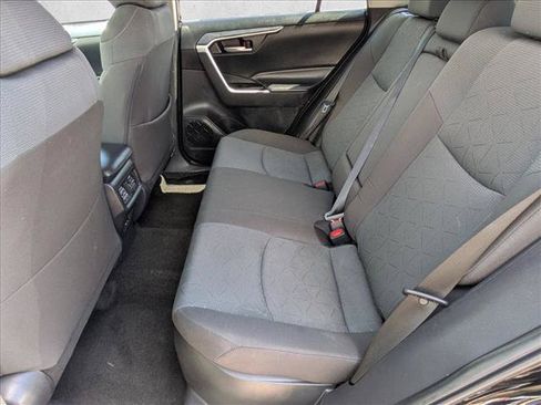 Used 2025 Toyota RAV4 XLE AWD/4WD image 17