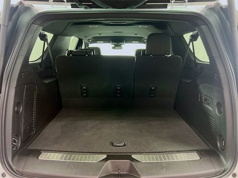 Used 2023 Chevrolet Suburban Premier image 24