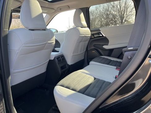 New 2026 Mitsubishi Outlander SE FWD image 24