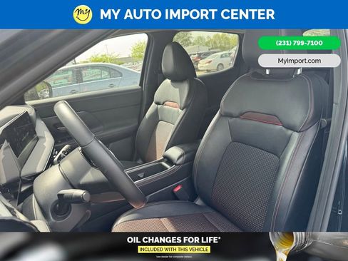 Used 2025 Nissan Kicks SR w/ Illumination Package AWD/4WD image 6