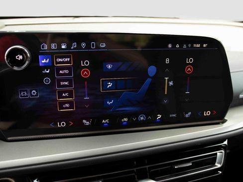 New 2025 Chevrolet Traverse LT image 18