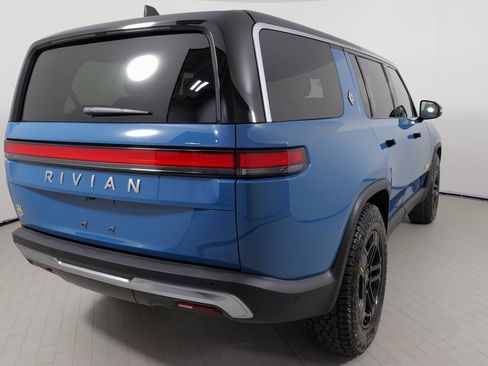 Used 2023 Rivian R1S Adventure image 10