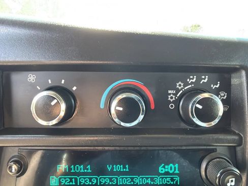 Used 2018 Chevrolet Express 3500 w/ Driver Convenience Package RWD image 17