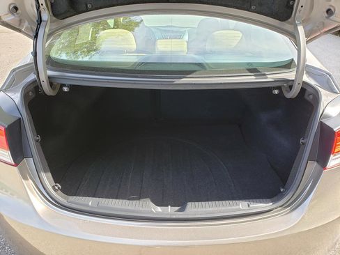 Used 2013 Hyundai Elantra GLS w/ Preferred Pkg FWD image 14