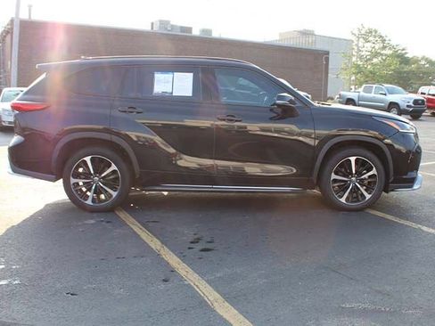 Used 2021 Toyota Highlander XSE AWD/4WD image 5
