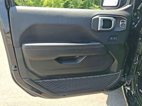 Used 2024 Jeep Wrangler Unlimited Sahara AWD/4WD image 12