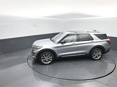 Certified 2025 Ford Explorer Platinum w/ Ultimate Package image 22