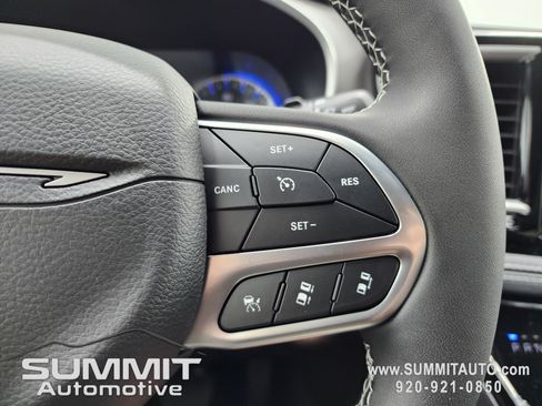 New 2027 Chrysler Pacifica Select AWD/4WD image 16