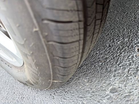 Used 2024 Kia Carnival LX image 35