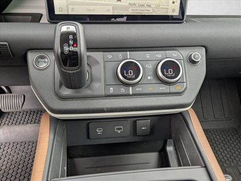 Used 2023 Land Rover Defender 110 SE image 12