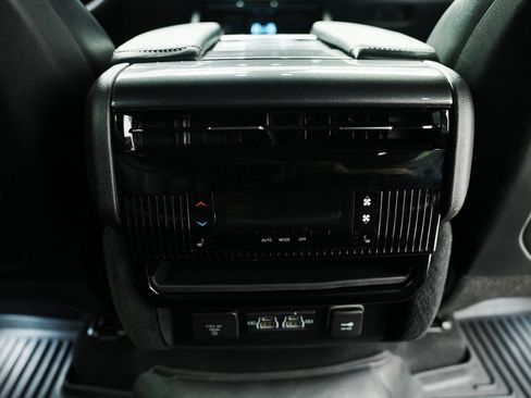 Used 2023 Jeep Wagoneer L 4WD w/ Convenience Group I image 29