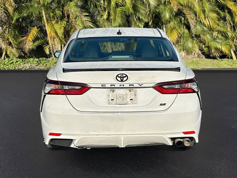 Used 2022 Toyota Camry SE FWD image 6