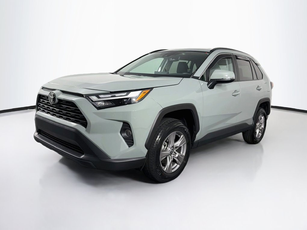Used 2022 Toyota RAV4 XLE FWD image 3