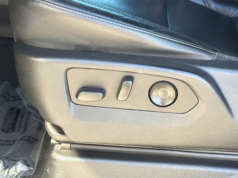 Used 2021 Chevrolet Suburban LT w/ LT Signature Package image 18