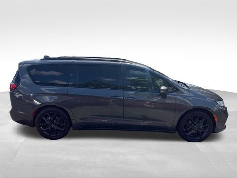 Used 2022 Chrysler Pacifica Limited w/ S Appearance Package FWD image 8