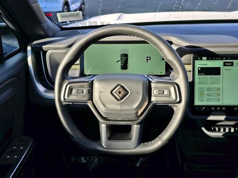 Used 2025 Rivian R1S Adventure image 20