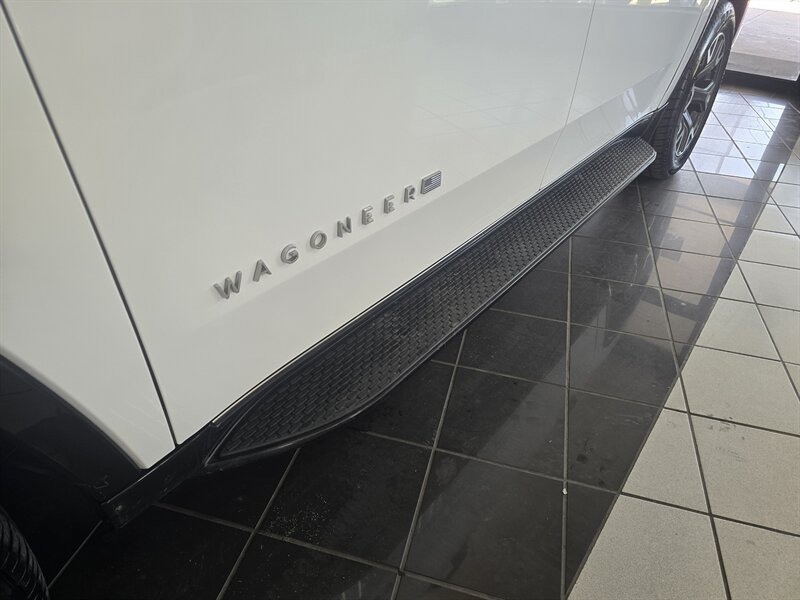Used 2023 Jeep Wagoneer L Series III RWD image 43