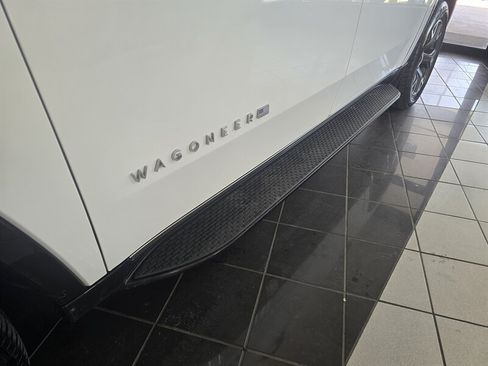 Used 2023 Jeep Wagoneer L Series III RWD image 43