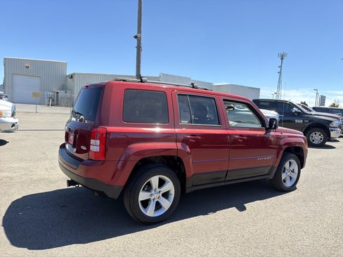 Used 2012 Jeep Patriot Latitude w/ Sun/Sound Group AWD/4WD image 6