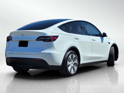 Used 2022 Tesla Model Y Long Range image 4