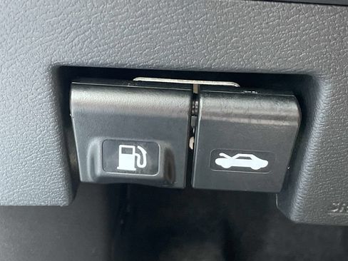 Used 2025 Nissan Versa S w/ Trunk Package FWD image 17