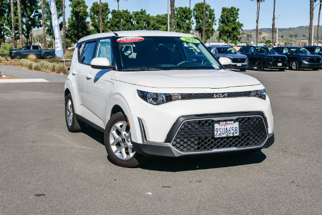 Used 2025 Kia Soul LX w/ LX Technology Package FWD image 1