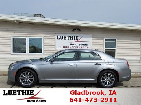 Used 2015 Chrysler 300 C w/ Light Group image 1