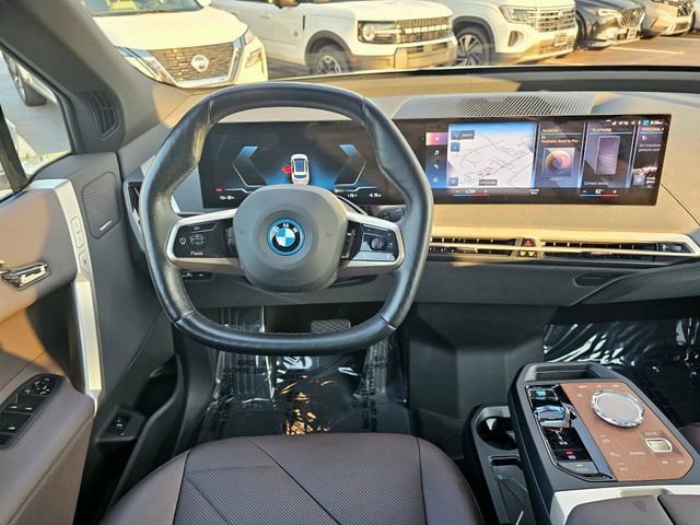 Used 2023 BMW iX xDrive50 w/ Ultimate Package 2 AWD/4WD image 31