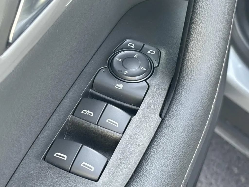 Used 2024 Chevrolet Blazer LT AWD/4WD image 30