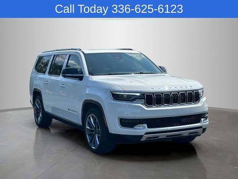 Used 2025 Jeep Wagoneer L Series III w/ Premium Group I AWD/4WD image 3