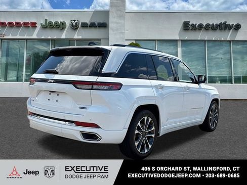 Used 2023 Jeep Grand Cherokee Overland w/ Luxury Tech Group IV AWD/4WD image 4