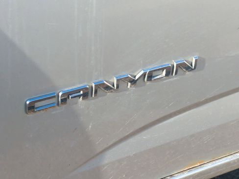 Used 2015 GMC Canyon SLE image 13